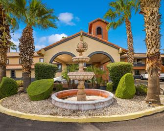 Quality Inn and Suites Goodyear - Phoenix West - Goodyear - Building