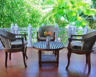 Sakurahana Villa And Ayurveda - Aluthgama - Patio