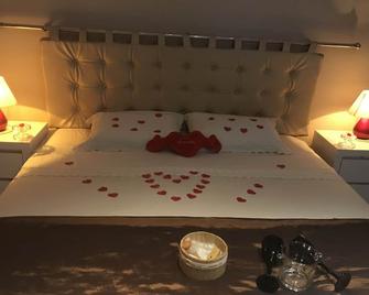 Homestay Taty Pousada - Rio das Ostras - Schlafzimmer