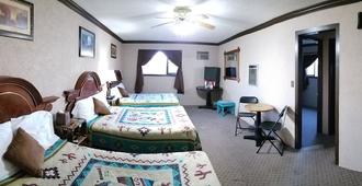 Adobe Sands Motel - Panguitch - Bedroom