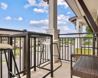 Family Escape w/ Garage, Pool & Gym - Pelham - Balkón