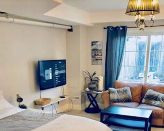 Downtown Toronto East, Leslieville with Hot Tub - Toronto - Bedroom