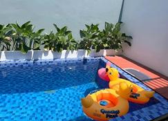 A Beautiful 2 bedroom villa Private Pool - Balikpapan - Alberca