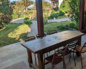 Near Rhune/beaches, new apartment on the ground floor of a Basque house. Pets welcome! - Azkaine - Patio