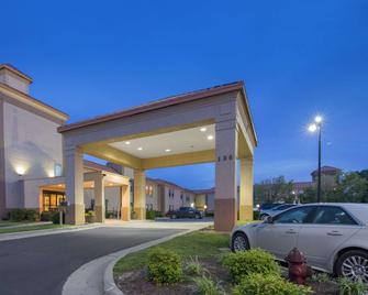 SureStay Plus Hotel by Best Western Roanoke Rapids I 95 - Roanoke Rapids - Edificio
