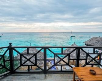 Langi Langi Beach Bungalows - Nungwi - Parveke