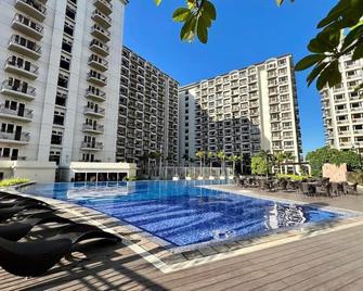 Minimalist 2 Bedroom unit @ Solemare Parksuites - Parañaque - Pool