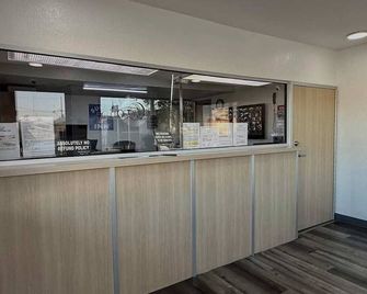 Super 7 Inn Dallas-Southwest - Dallas - Reception