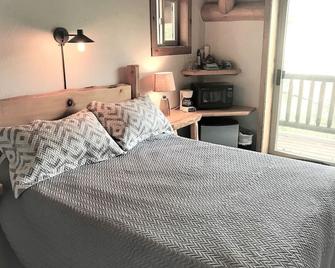 Timber Wolf Studio: Small Studio at Wolfridge Resort - Winthrop - Bedroom