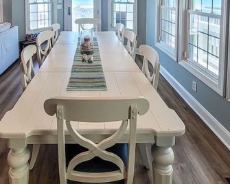 Updated Villas by the Sea Oceanfront-Pvt HotTub-Community Pool-5 bedrms-4 baths - North Topsail Beach - Dining room
