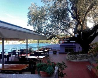 Pansion Alen-Dugi otok - Luka - Restaurang