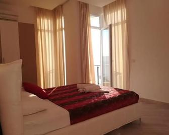 Hotel Royal - Radhimë - Bedroom