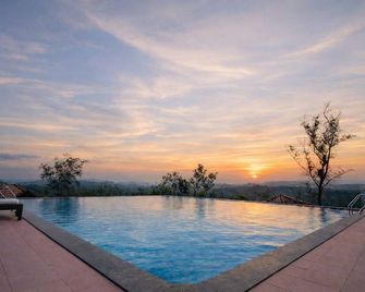 Astralis Resort Coorg - Madikeri - Pool