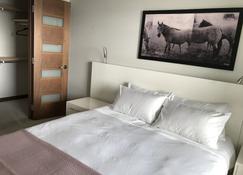 Bright Modern Comfortable New Built Condo - 2 Bed, 1 Bath - Saskatoon - Bedroom
