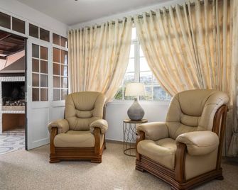 Golden Coast by Homie - Arco da Calheta - Sala de estar