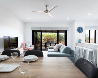 Coastal Haven at Sanctuary Resort - Cable Beach - Essbereich