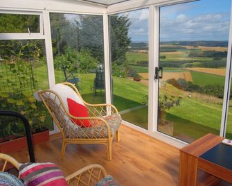 Modern Cottage, superb views, near St Andrews - Leuchars - Balcony