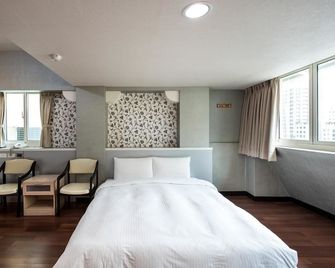 Hotel South Sea - Kaohsiung City - Bedroom