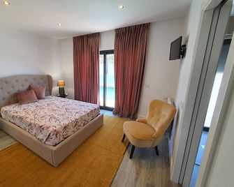 Villa 4 Suits +1, Walking Distance From The Beach, Swimming Pool, Ac, Parking - Grandola - Slaapkamer
