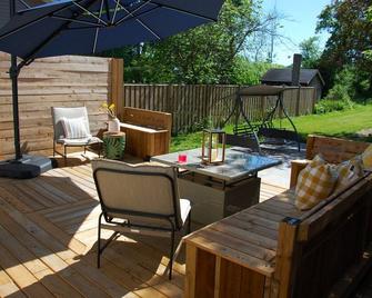Escape the City - Serenity awaits in historic Fort Erie. Minutes from Niagara - Fort Erie - Patio