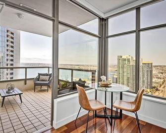 Panoramic Bay & City Views 2brpoolgymparking - سان دييغو - شرفة