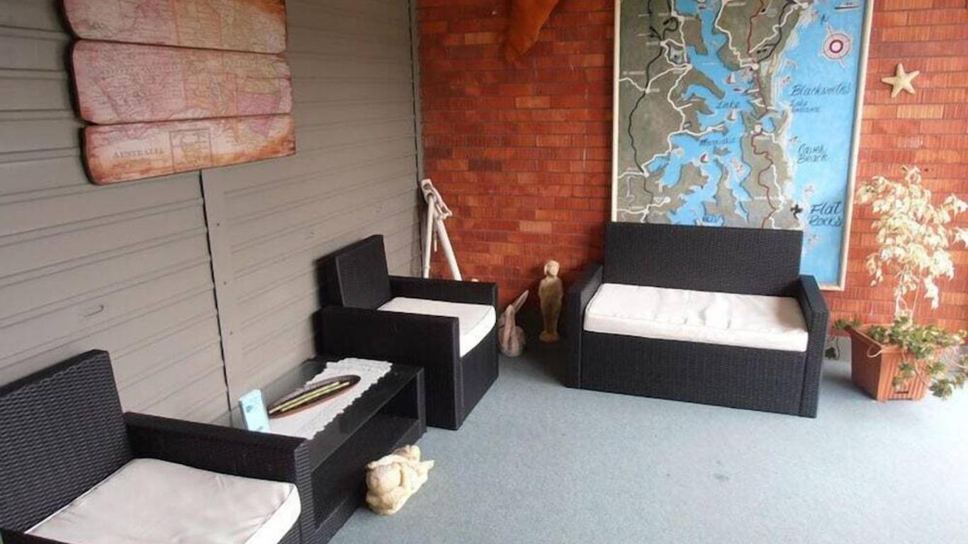 Black Swan Waterfront Motel