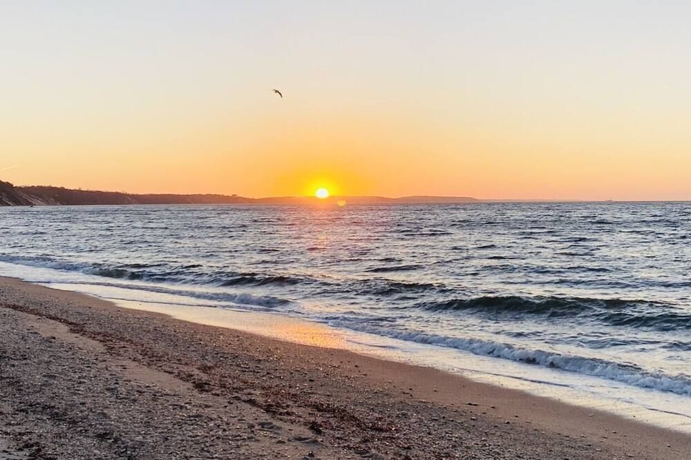 Incredible Beachfront Home w/ Private Beach! - Mattituck - חוף