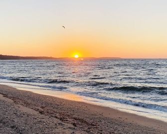Incredible Beachfront Home w/ Private Beach! - Mattituck - חוף