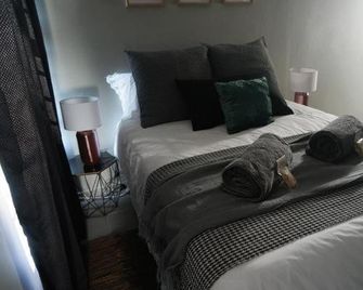 25 on Pretorius - Potchefstroom - Schlafzimmer