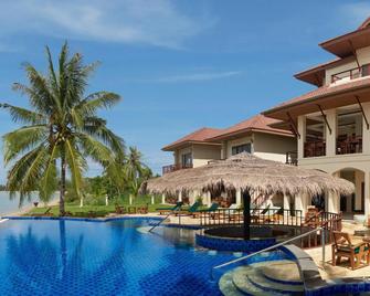 Sara Beachfront Boutique Resort - Pathio - Piscina