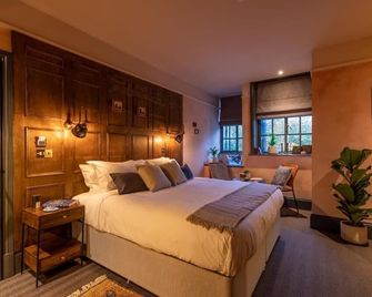 The Wolfpack Inn - London