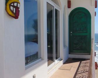 Casa Mar Verde - Jacuzzi and Pool - Ocean Front Penthouse - Puerto Nuevo - Vista del exterior