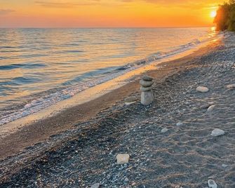 The space, privacy, and comfort of a true home away from home in Niagara area. - Grimsby - Plage