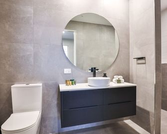 Indulge Apartments - City View Penthouses - Mildura - Bathroom