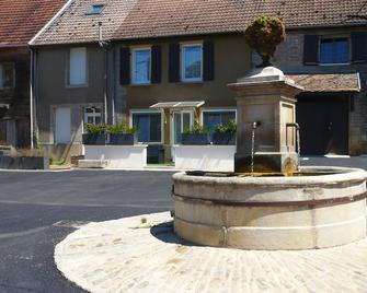 Maison à la Campagne Proche de la Route des Vins de Bourgogne - Sombernon - Edificio
