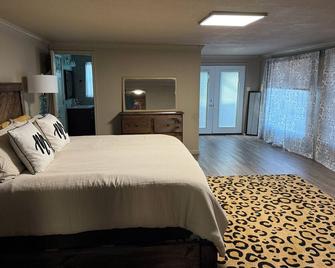 Lake Front House with Private Dock and boat rental available! Lake Eufala - Checotah - Habitación