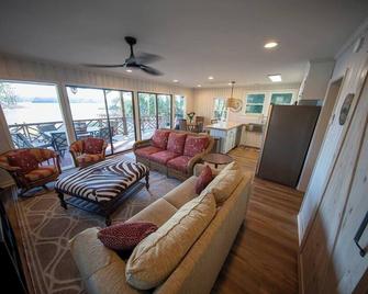 The Vista: 3-Br, Sunsets Over Lake Wateree - 3 Bedroom W Dock! - Camden - Living room