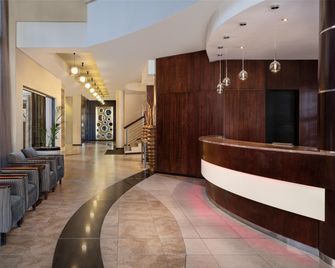 Premier Hotel O.R. Tambo - Kempton Park - Front desk