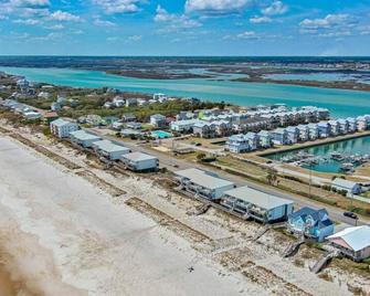 Queen's Grant B-204 - Your Beach Getaway Awaits! - Topsail Beach - Playa