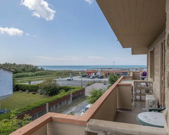 Hotel Quisisana Vada - Vada - Balkon