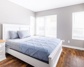Luxury Downtown Townhome Private Garage Unit 11 - Cleveland - Bedroom