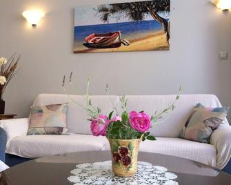 Isidora Hotel - Agia Marina - Wohnzimmer