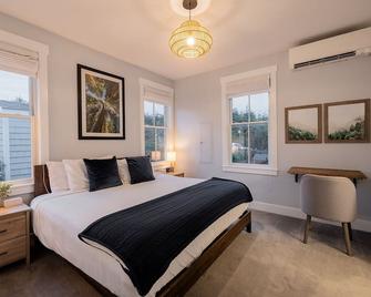 Good Day Getaway by Seabrook Hospitality - Pacific Beach - Bedroom