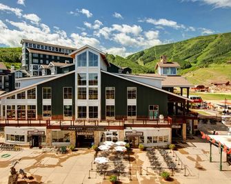 Bright condo near slopes with pool, hot tub & access to W/D - near golf, skiing - Park City - Building