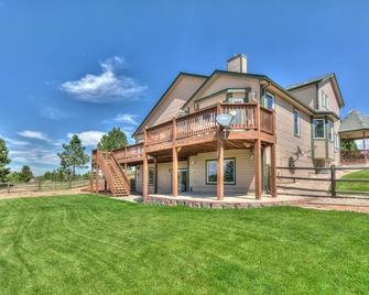 Incredible find! Gathering spaces, mtn views, bbq, 10 min to horse park and town - Parker - Building