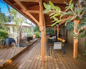 200 Meters From The Beach: Villa In The Center Of Cap Ferret, Beautiful Garden With Trees - Lège-Cap-Ferret - Patio