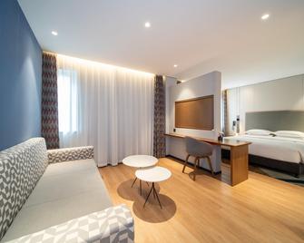 Holiday Inn Express Shanghai Pujiang Lianhang Road By IHG - Shanghai - Bedroom