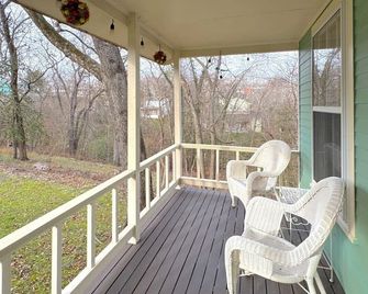 Blue Crystal Hideaway - Eureka Springs - Balcón