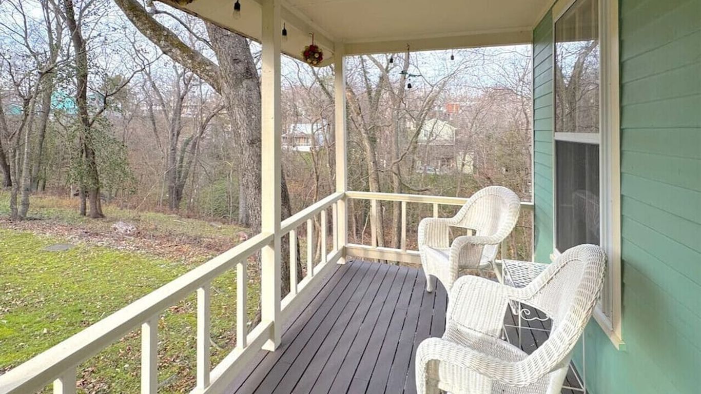 Blue Crystal Hideaway Bnb