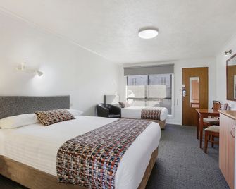 Waves Motel and Apartments - Warrnambool - Bedroom